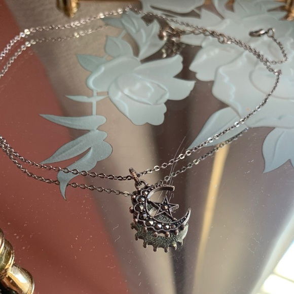 Star and moon necklace - Picture 1 of 2